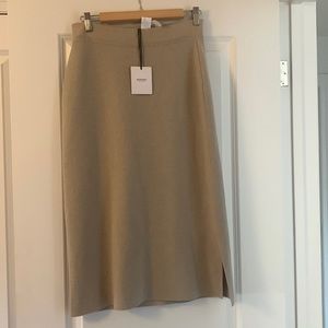 BNWT Agnona pencil Cashmere skirt. Oatmeal. Size medium.